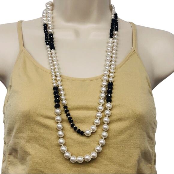 Vintage Jewelry - Vintage Black White Faux Pearl Long Necklace Effortless Chic Style Retro Vibe